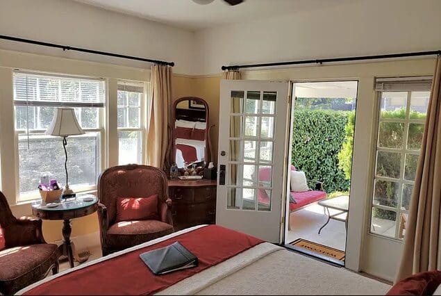 Room 7-Day Aspiring Artist All-inclusive Retreat in Oregon US