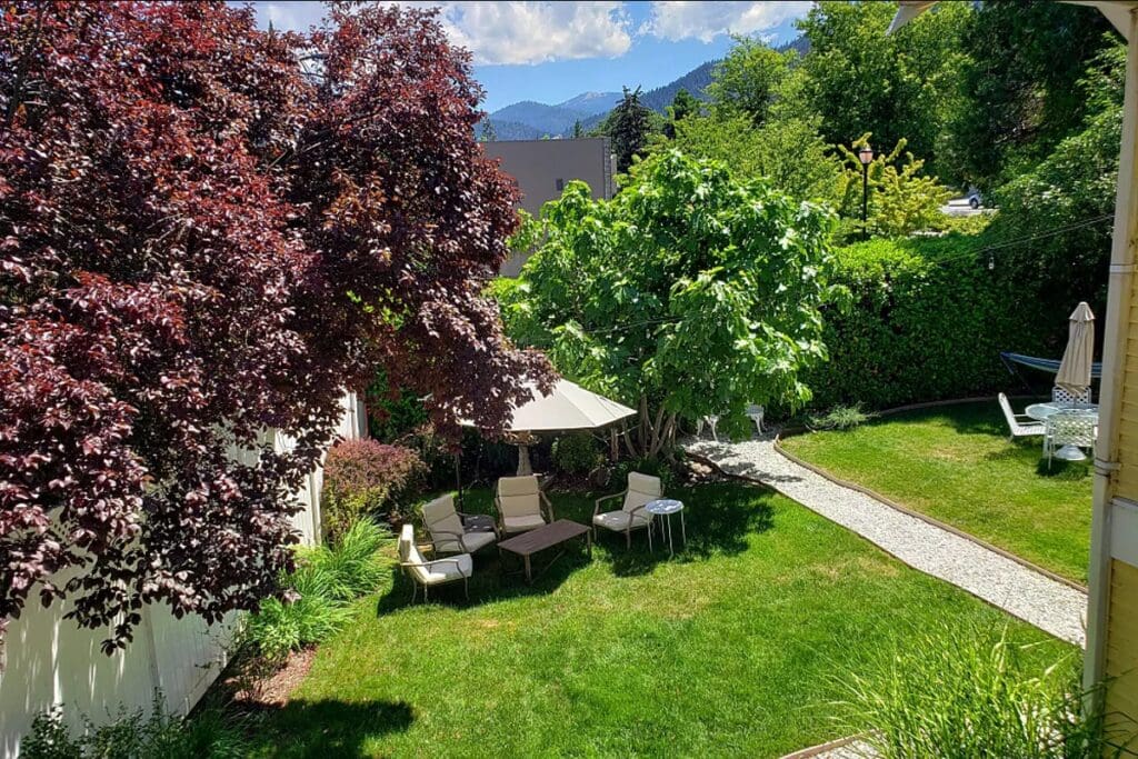 Yard 7-Day Aspiring Artist All-inclusive Retreat in Oregon US